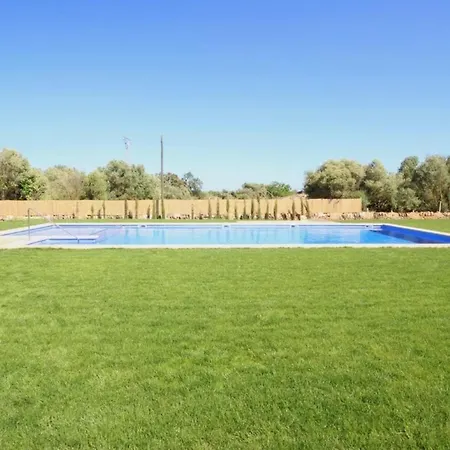 Mit Pool, Garten, Terrasse Und Grill *
