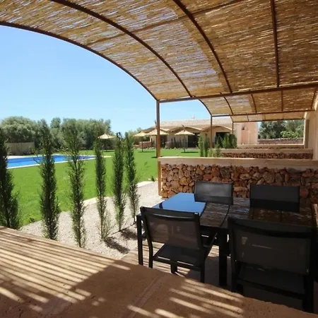 Mit Pool, Garten, Terrasse Und Grill