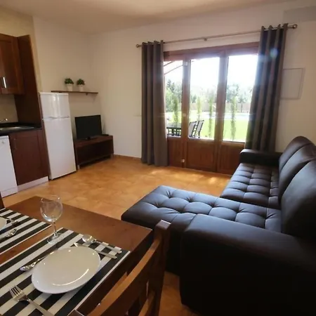 Mit Pool, Garten, Terrasse Und Grill